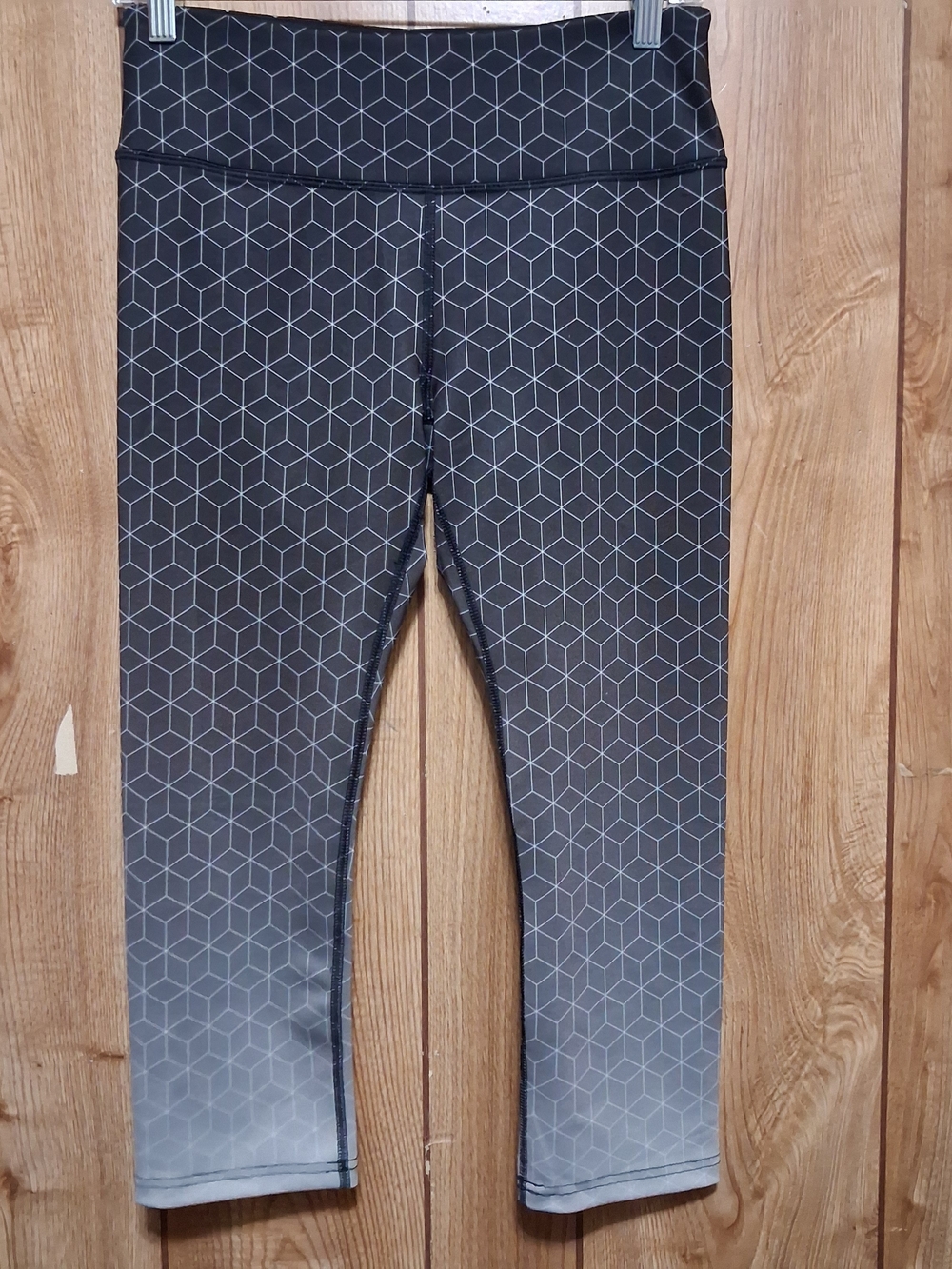 Shape FX Gray Geometric Ombre Capri Leggings Medium All Over Isometric